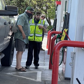 Speedway Express - Agitated worker swearing at a customer over 12 cents - Gas Stations Near Me - Cotati, California