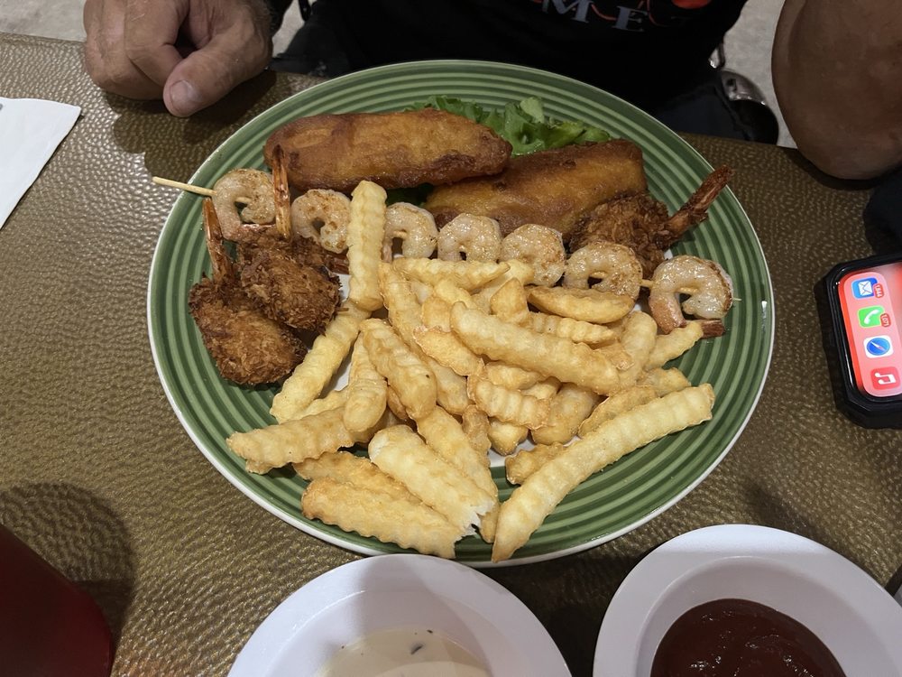 Uncle Louie's Diner Logo