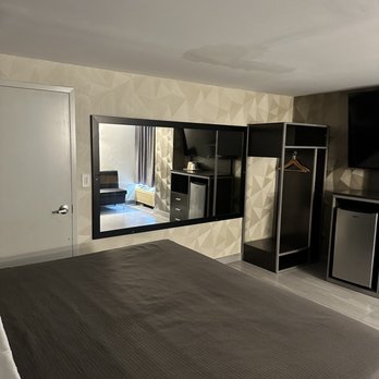 Casa Azul Hotel Blu - King bedroom - Hotels Near Me - Queens Village, New York Casa Azul Hotel Blu - King bedroom - Hotels Near Me - Queens Village, New York