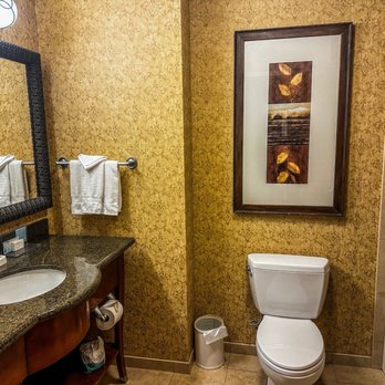 Hampton Inn & Suites - Bathroom - Hotels Near Me - Coeur d'Alene, Idaho Hampton Inn & Suites - Bathroom - Hotels Near Me - Coeur d'Alene, Idaho