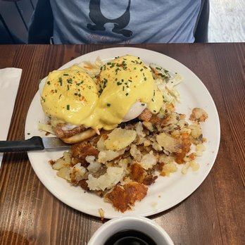 Victorian Cafe - Spicy chicken benedict - Breakfast & Brunch Near Me - Bend, Oregon Victorian Cafe - Spicy chicken benedict - Breakfast & Brunch Near Me - Bend, Oregon
