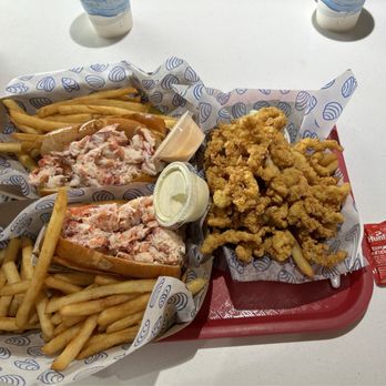 Bob's Clam Hut - Lobster rolls and clam strips Lillian's way. - Seafood Near Me - Kittery, Maine
