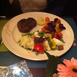 Hotel de Kroon - Tournedos met vergeten groente en salade.