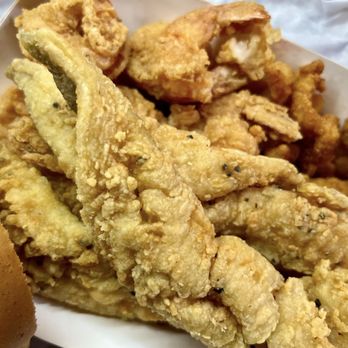 Famous Fish Market - Fish, Shrimp, and Clams Combo - Seafood Near Me - New York, New York Famous Fish Market - Fish, Shrimp, and Clams Combo - Seafood Near Me - New York, New York