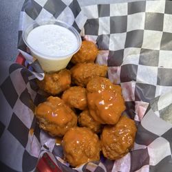 Lebowski's Bar & Grill - Buffalo boneless wings