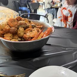 4lbs Shrimp, 2lbs king crab, and 2 lbs mussel 4lbs Shrimp, 2lbs king crab, and 2 lbs mussel