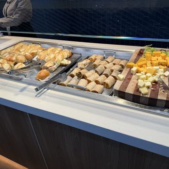 United Club - Airport Lounges Near Me - Newark, New Jersey United Club - Airport Lounges Near Me - Newark, New Jersey