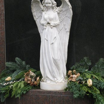 Friedhof Wilmersdorf - Engelsfigur. - Funeral Services & Cemeteries Near Me - Berlin, BE