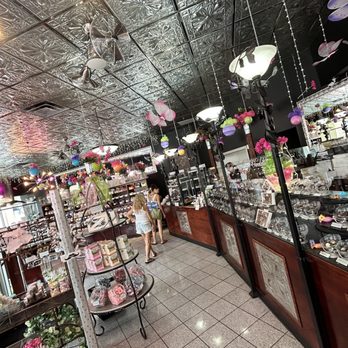 Sweet Julep's - the inside of the store - Candy Stores Near Me - Mount Pleasant, South Carolina