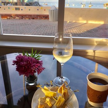 Pavilion Hotel - Daily wine and cheese hour - Hotels Near Me - Avalon, California
