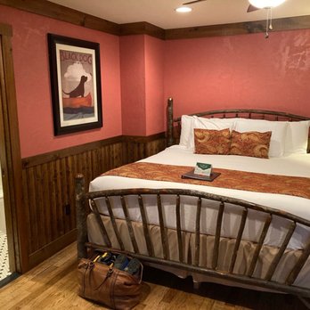 Tapoco Tavern - Cabin room - Resorts Near Me - Robbinsville, North Carolina Tapoco Tavern - Cabin room - Resorts Near Me - Robbinsville, North Carolina
