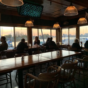 Quinn's Lighthouse - Nice spot looking over the marina - Seafood Near Me - Oakland, California