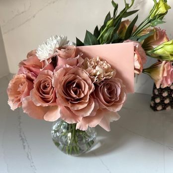 Twelve17 Designs - The Midi: Designer's choice featuring a specialty rose of the Moab. - Floral Designers Near Me Twelve17 Designs - The Midi: Designer's choice featuring a specialty rose of the Moab. - Floral Designers Near Me