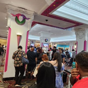 Circus Circus - 11pm check in line. Self check line also long. No valet - Hotels Near Me - Las Vegas, Nevada Circus Circus - 11pm check in line. Self check line also long. No valet - Hotels Near Me - Las Vegas, Nevada