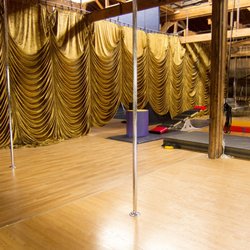 Emerald City Pole - Pole Studio