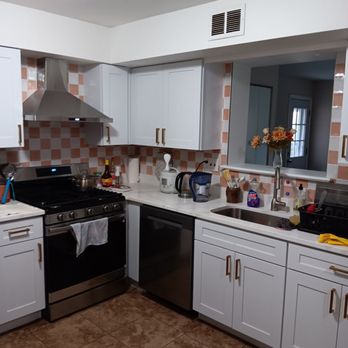 Fresh Renovations - Jerry installed new shaker cabinets and a new quartz counter. He also did the tiling work for the backsplash and installed a new range hood. - General Contractors Near Me - Blackwood , New Jersey