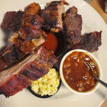 Arnolds BAR-B-QUE & Grill - Ribs coleslaw and baked beans - Barbeque Near Me - Memphis, Tennessee