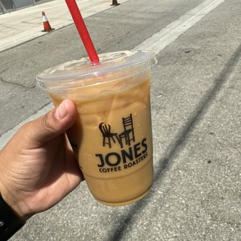 Jones Coffee Roasters - Cold vanilla latte with almond milk - Coffee Roasteries Near Me - Pasadena, California