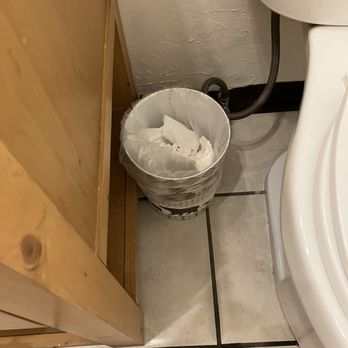 Shasta Inn - Very small trash cans - Hotels Near Me - Mount Shasta, California Shasta Inn - Very small trash cans - Hotels Near Me - Mount Shasta, California