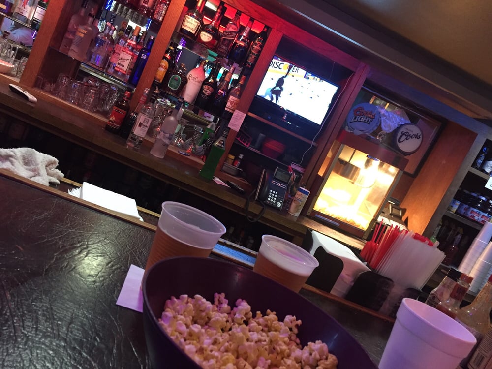 LYONS DEN BAR Updated September 2024 23700 Lyons Ave, Newhall, California Bars Phone