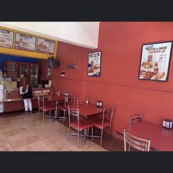 Mr. Crunchy Chicken - Interior