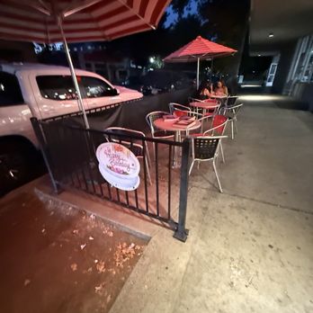 Rick's Dessert Diner - Outside seating - Desserts Near Me - Sacramento, California