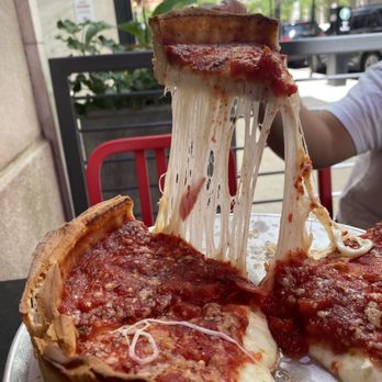 Giordano's - Deep dish pepperoni pizza - Pizza Near Me - Chicago, Illinois Giordano's - Deep dish pepperoni pizza - Pizza Near Me - Chicago, Illinois
