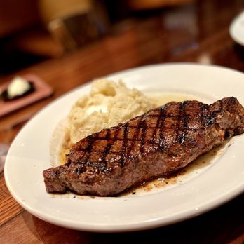 LongHorn Steakhouse - New York Strip with Mashed Potatoes - Steakhouses Near Me - San Antonio, Texas LongHorn Steakhouse - New York Strip with Mashed Potatoes - Steakhouses Near Me - San Antonio, Texas