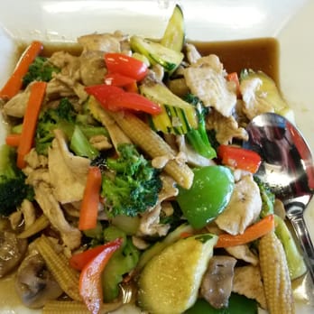 Pad Thai Restaurant - Chicken & mixed vegetables - Thai Near Me - Clovis, California