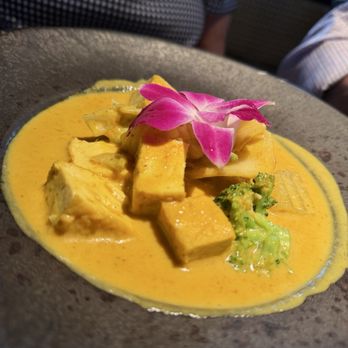 Noi Thai Cuisine - Thai Near Me - Seattle, Washington