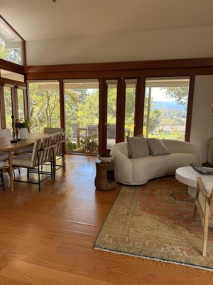 Cleaning for realtors - This is a real estate agent who had an open house. She thought it was clean, but when we walked in, we noticed all the dust, and with great care, we left everything sparkling.