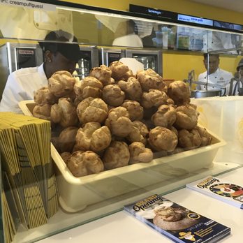 Beard Papa's - Bakeries Near Me - Katy, Texas
