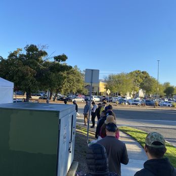 Milpitas Farmers' Market - Line in milpitas farmers market for the live fish truck at 7am. Before the market opens. - Farmers Market Near Me - Milpitas, California Milpitas Farmers' Market - Line in milpitas farmers market for the live fish truck at 7am. Before the market opens. - Farmers Market Near Me - Milpitas, California