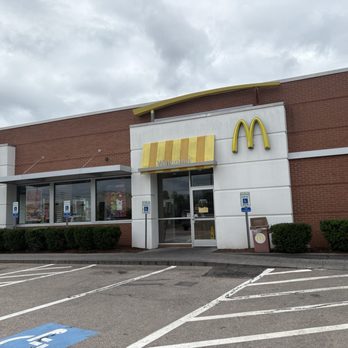 McDonald's - store front - Fast Food Near Me - Seekonk, Massachusetts