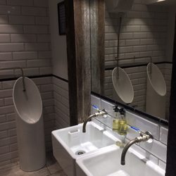 The Hooded Ram - Very clean restroom
