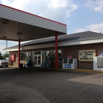 Speedway - a gas station with a gas pump in front of it - Gas Stations Near Me - Eaton, Ohio Speedway - a gas station with a gas pump in front of it - Gas Stations Near Me - Eaton, Ohio