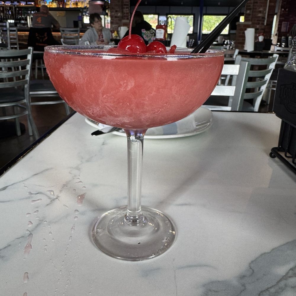 Fat Tommy's - Rum punch - American Near Me - Crestwood, Illinois