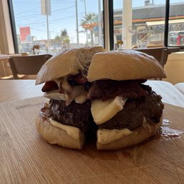 Le Burger Le Burger