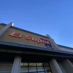 El Super Store Entrance