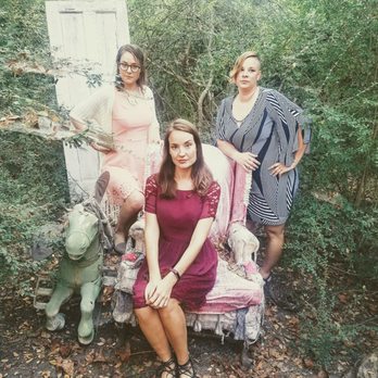 Savannah's Meadow - Adorable little spots with random antique items - Farms Near Me - Celeste, Texas