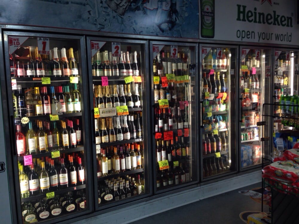 8th Liquor Mart Logo
