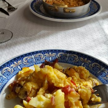 Casa Rural de Baltasar - Revuelto de huevos con patatas y jamón ¡ñam! - Hotels Near Me - Aliaguilla, CU
