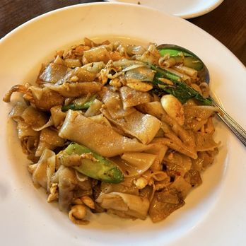 Ubon Thai Kitchen - Pad See Ew (chicken) - Thai Near Me - Torrance, California Ubon Thai Kitchen - Pad See Ew (chicken) - Thai Near Me - Torrance, California