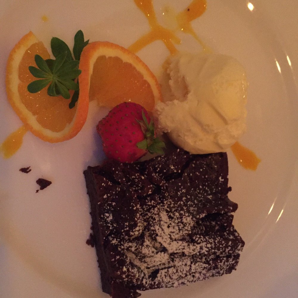 Trumpf oder Kritisch - Chocolate cake - Bars Near Me - Munich, BY