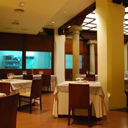 Palencia de Lara - Restaurant all to ourselves. From the corner table, we could see into the kitchen.