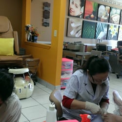 TN NailS - Only 2 employees actually doing work unfortunately spoke no English.