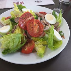 Flying Hippo - Breakfast salad. Tasted bad, don't recommend.