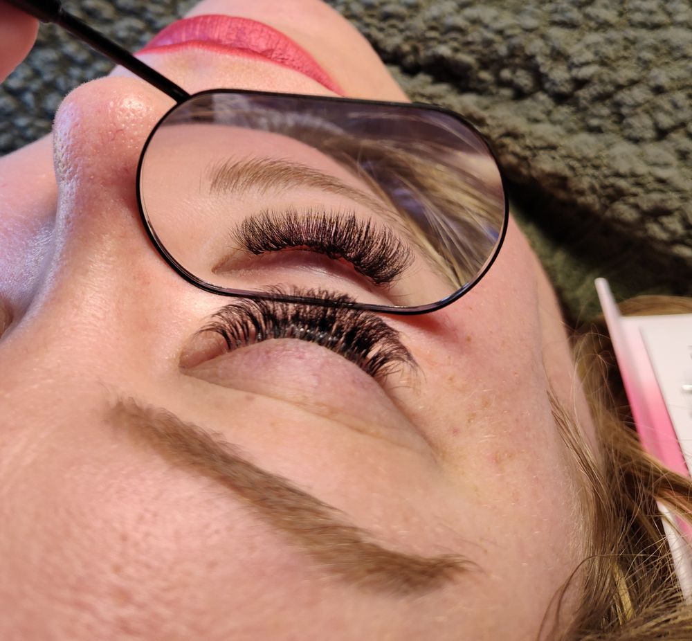 Flawless Lashes By Chels Logo