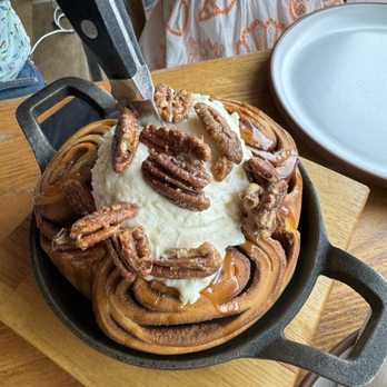 Yardbird Table & Bar - Cinnamon Roll - Southern Near Me - Miami Beach, Florida