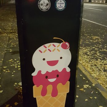 Lownsdale Square - 11/10/2018 - Trash can - Parks Near Me - Portland, Oregon Lownsdale Square - 11/10/2018 - Trash can - Parks Near Me - Portland, Oregon